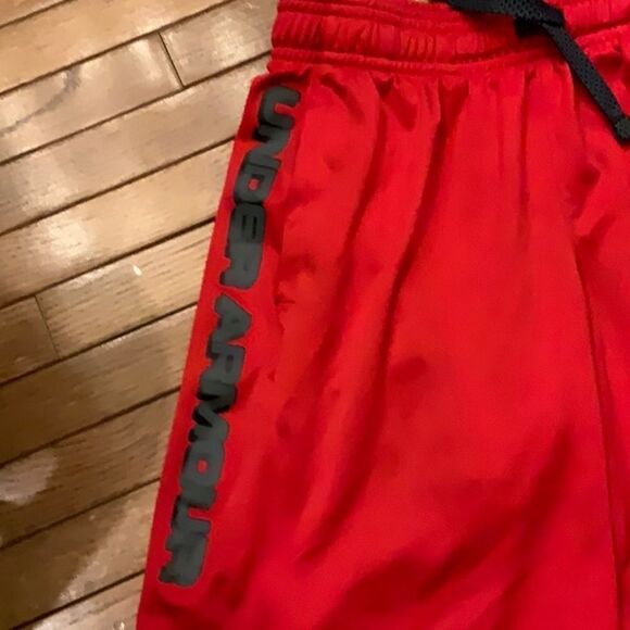 YXS UNDER ARMOUR Boy’s Shorts - Picture 3 of 4